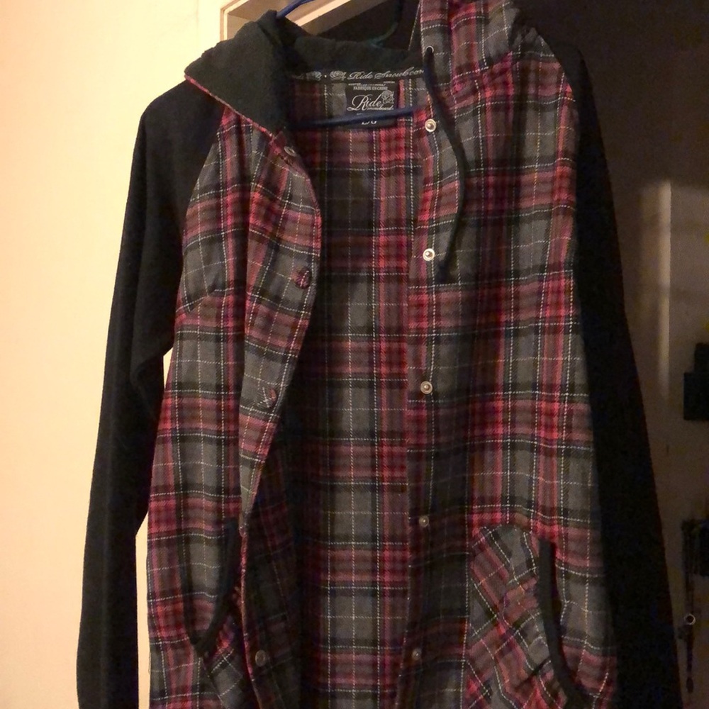 Ride snowboards plaid sweater